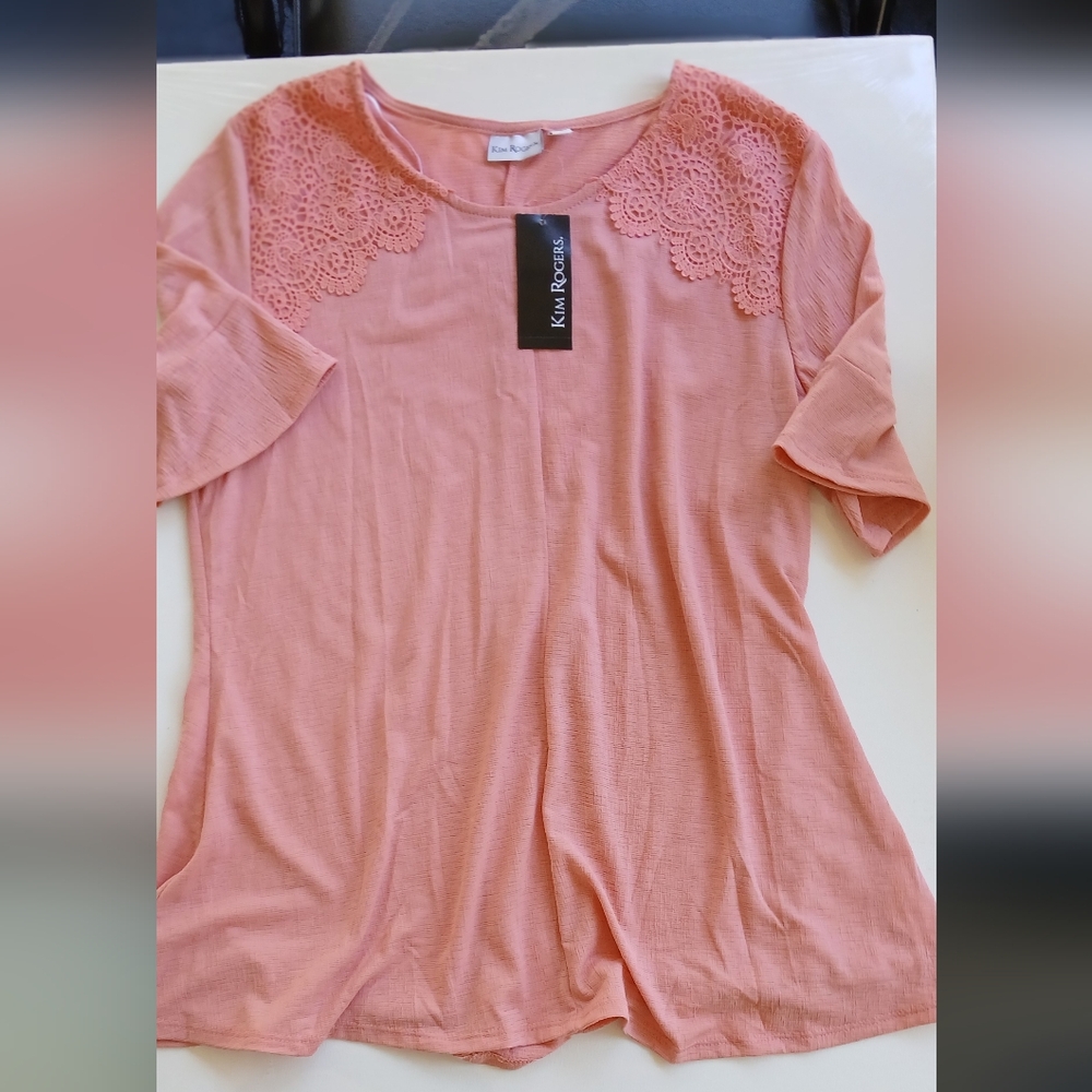 NWT* Peach Lace Accent Top -M